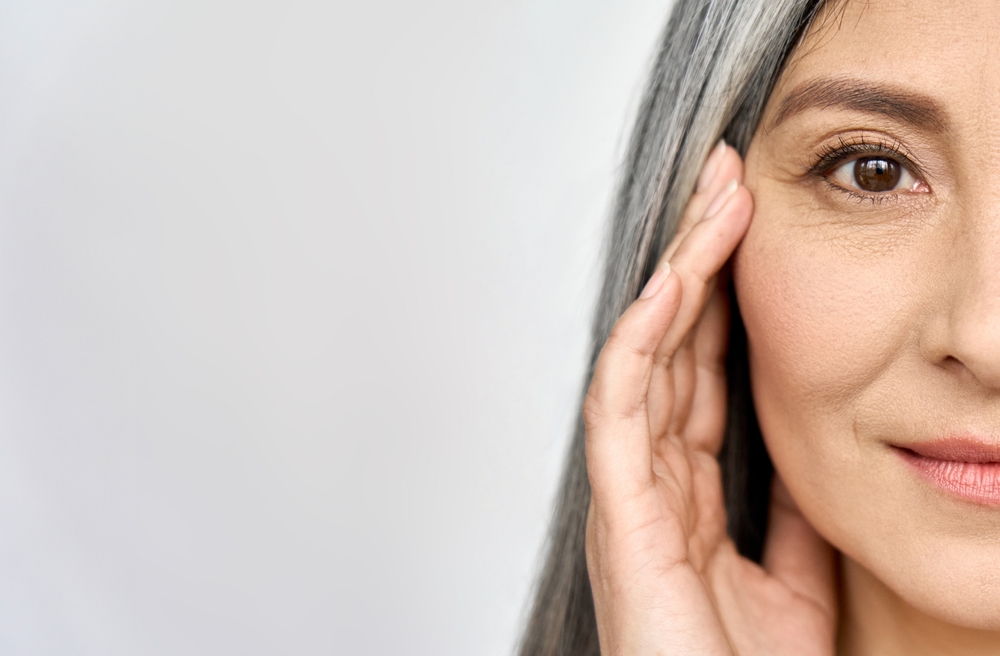 Closeup,Cut,Portrait,Of,Happy,Middle,Aged,Mature,Asian,Woman, Propiedades de las cremas contra las arrugas